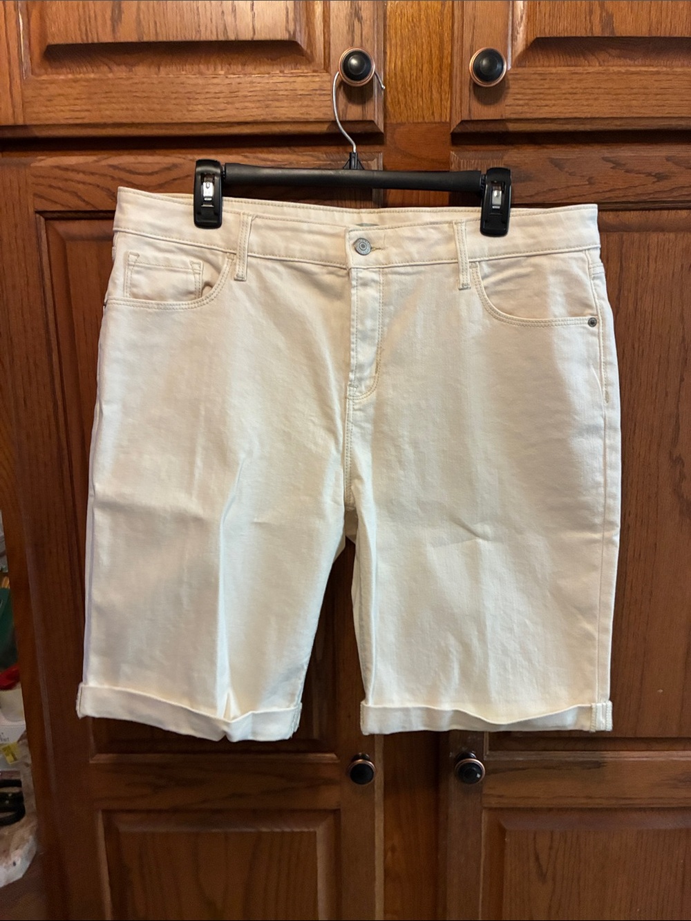 Old Navy Cream/Off-White Women's Denim Shorts size 14
